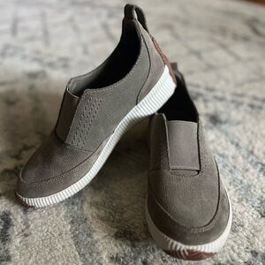 SOREL Out & About Slip On Sneakers Sage Green Size 7.5